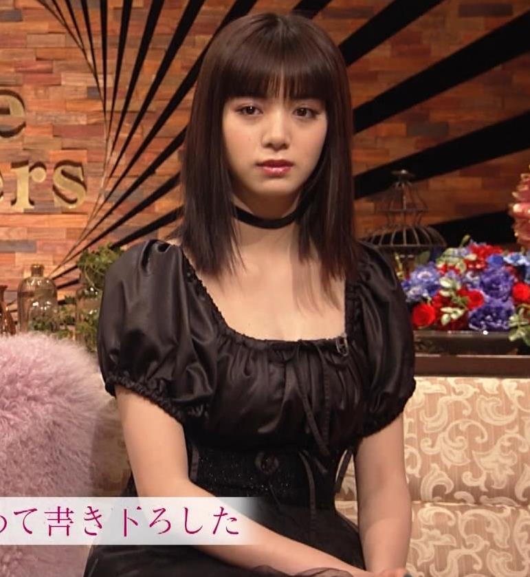 池田エライザ　短すぎるミニスカートで脚エロキャプ・エロ画像１０